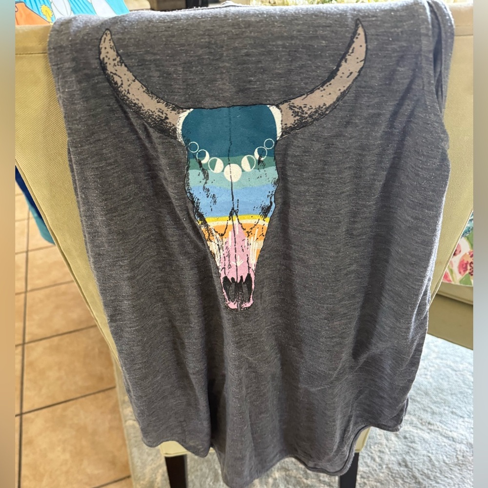 Chaser muscle tee with aztec skull on front